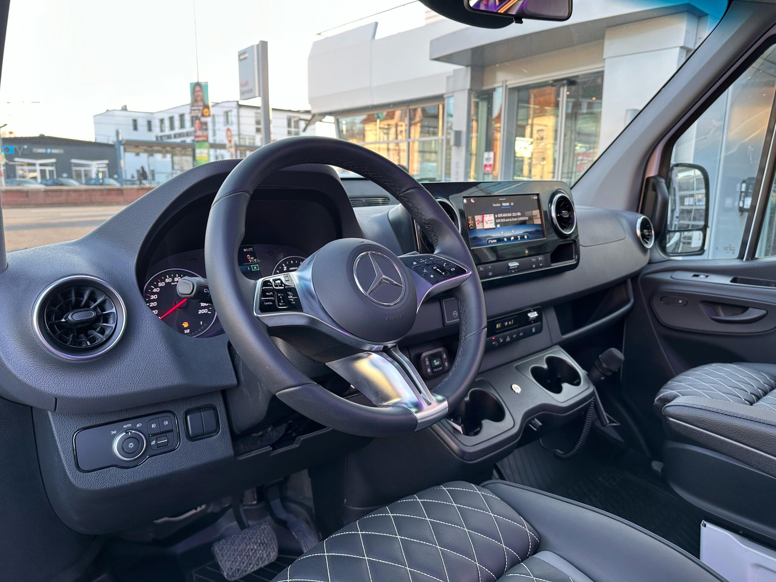 Mercedes-Benz Sprinter 519 18+1 turizm aracı proje görseli 21